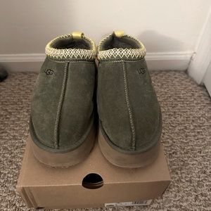 UGG tazz slippers size 8